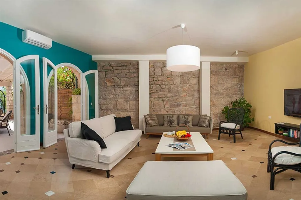Beachfront Villa in Orebić for 5 Guests