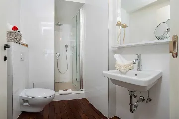 Beachfront Villa in Orebić for 5 Guests