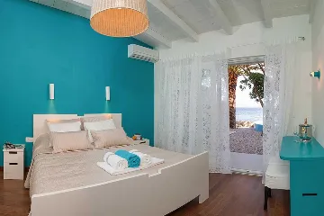 Beachfront Villa in Orebić for 5 Guests