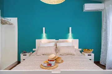 Beachfront Villa in Orebić for 5 Guests