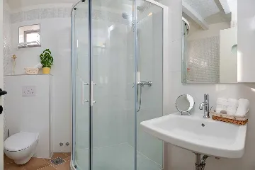 Beachfront Villa in Orebić for 5 Guests