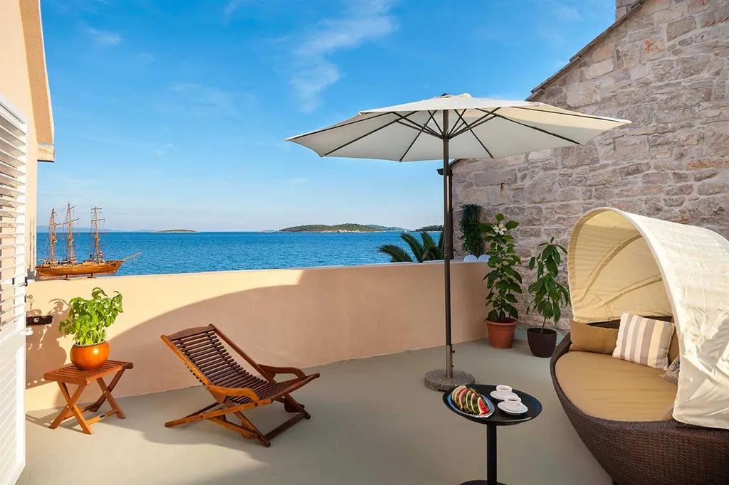 Beachfront Villa in Orebić for 5 Guests
