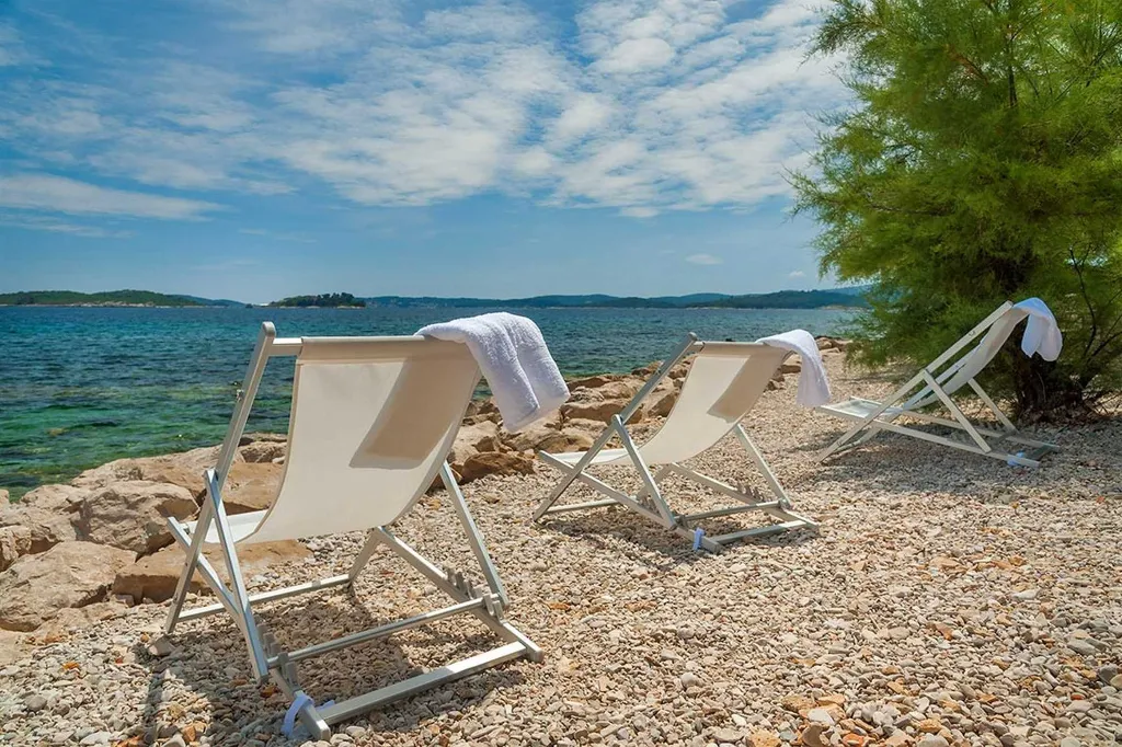 Beachfront Villa in Orebić for 5 Guests