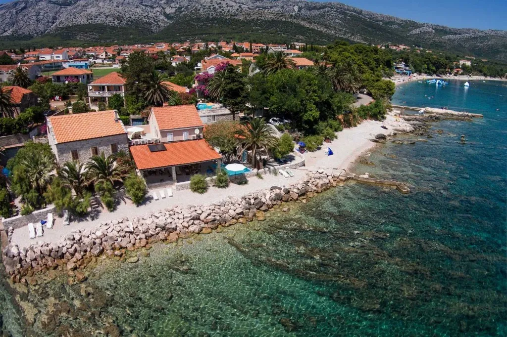 Beachfront Villa in Orebić for 5 Guests
