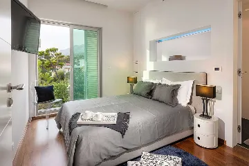 Heated Infinity Pool Villa for 10 Guests in Brela