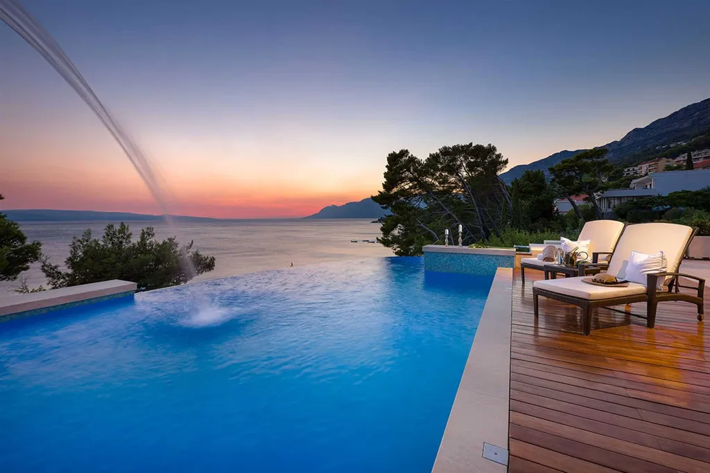 Heated Infinity Pool Villa for 10 Guests in Brela