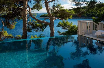 4-Bedroom Villa with Private Heated Pool in Sumartin