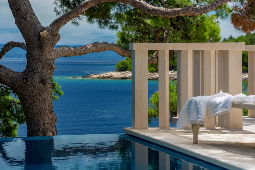 4-Bedroom Villa with Private Heated Pool in Sumartin