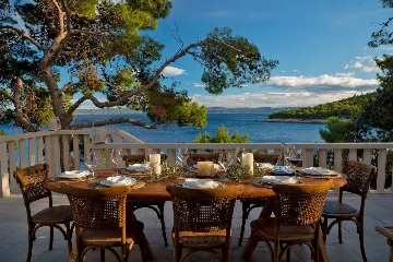 4-Bedroom Villa with Private Heated Pool in Sumartin