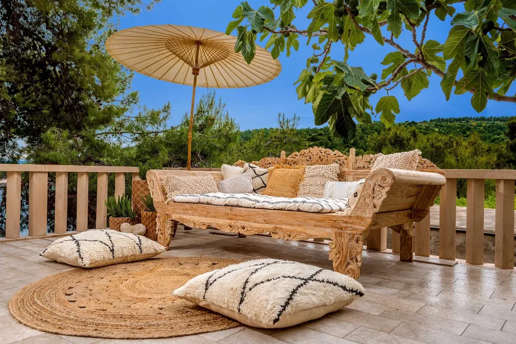 4-Bedroom Villa with Private Heated Pool in Sumartin