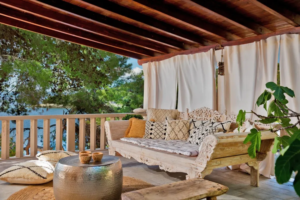 4-Bedroom Villa with Private Heated Pool in Sumartin