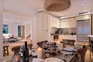 4-Bedroom Villa with Private Heated Pool in Sumartin