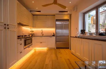 4-Bedroom Villa with Private Heated Pool in Sumartin