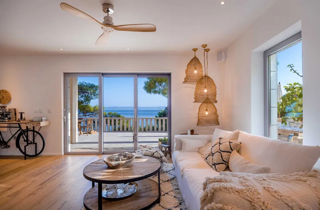 4-Bedroom Villa with Private Heated Pool in Sumartin