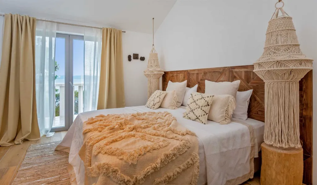 4-Bedroom Villa with Private Heated Pool in Sumartin