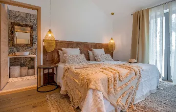 4-Bedroom Villa with Private Heated Pool in Sumartin