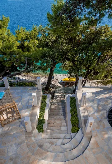 4-Bedroom Villa with Private Heated Pool in Sumartin