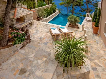 4-Bedroom Villa with Private Heated Pool in Sumartin