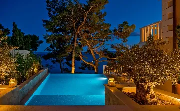 4-Bedroom Villa with Private Heated Pool in Sumartin