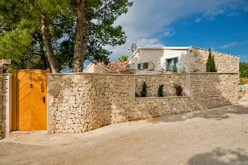 4-Bedroom Villa with Private Heated Pool in Sumartin