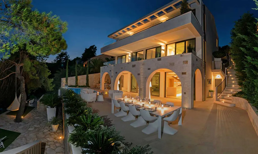 Seaside Villa in Selca with Private Heated Pool
