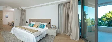 Seaside Villa in Selca with Private Heated Pool