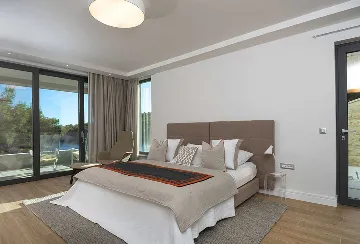 Seaside Villa in Selca with Private Heated Pool