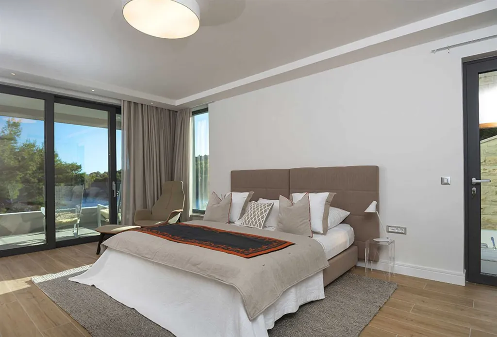 Seaside Villa in Selca with Private Heated Pool