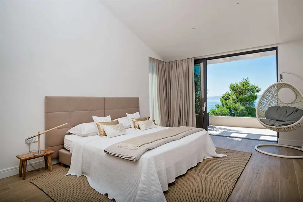 Seaside Villa in Selca with Private Heated Pool
