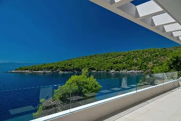 Seaside Villa in Selca with Private Heated Pool