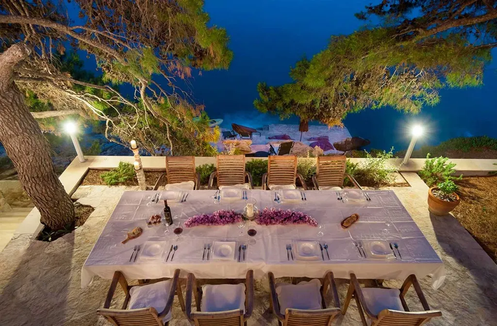 Villa with Private Beach & Hot Tub in Sumartin