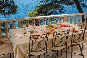 Villa with Private Beach & Hot Tub in Sumartin