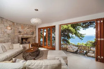 Villa with Private Beach & Hot Tub in Sumartin