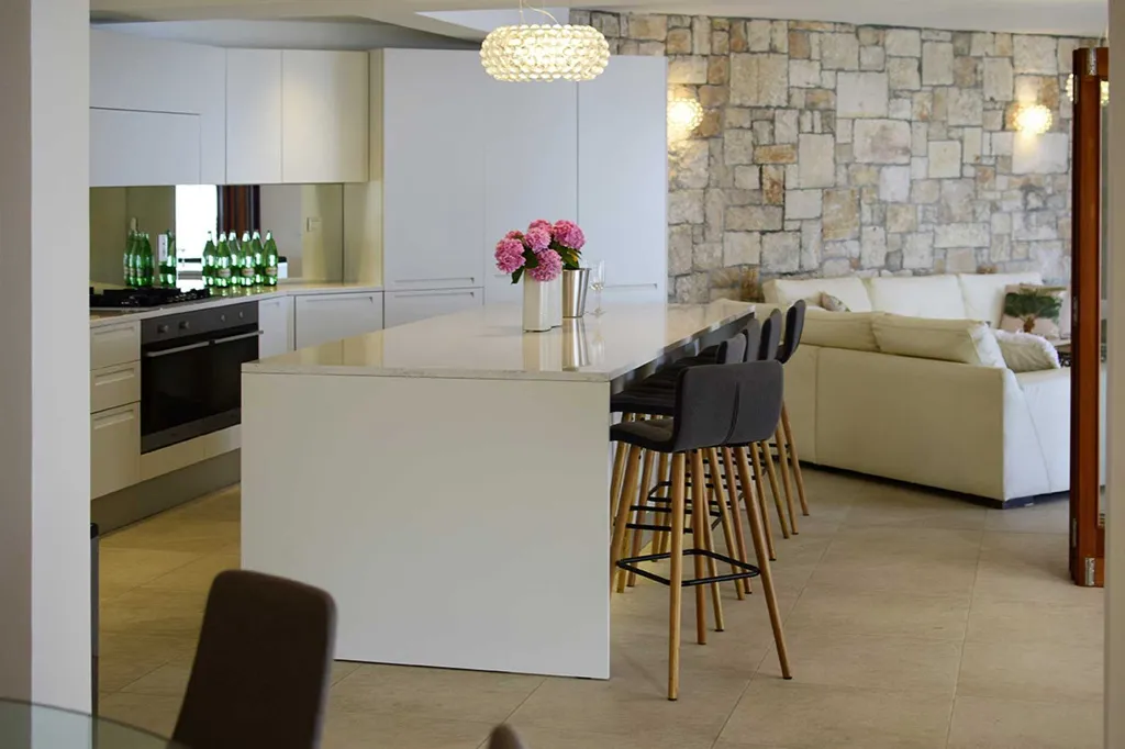 Villa with Private Beach & Hot Tub in Sumartin