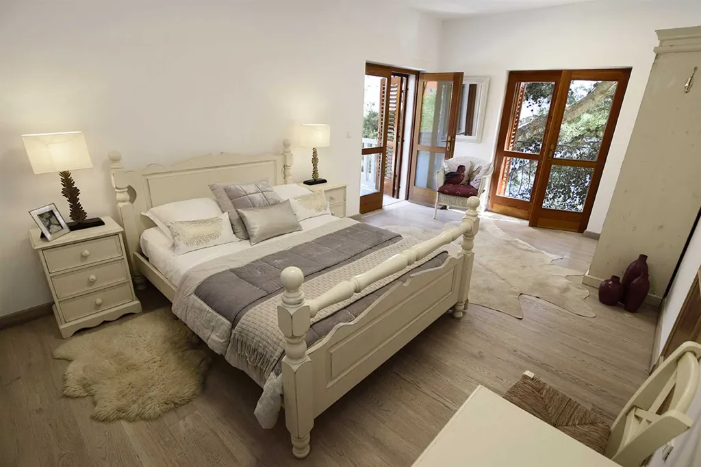 Villa with Private Beach & Hot Tub in Sumartin