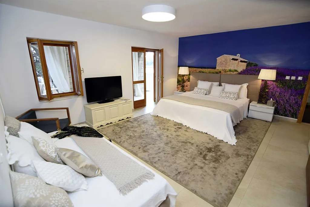 Villa with Private Beach & Hot Tub in Sumartin