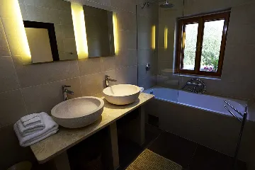 Villa with Private Beach & Hot Tub in Sumartin