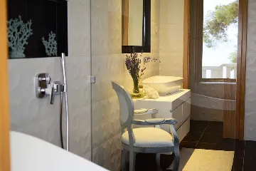 Villa with Private Beach & Hot Tub in Sumartin