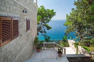 Villa with Private Beach & Hot Tub in Sumartin