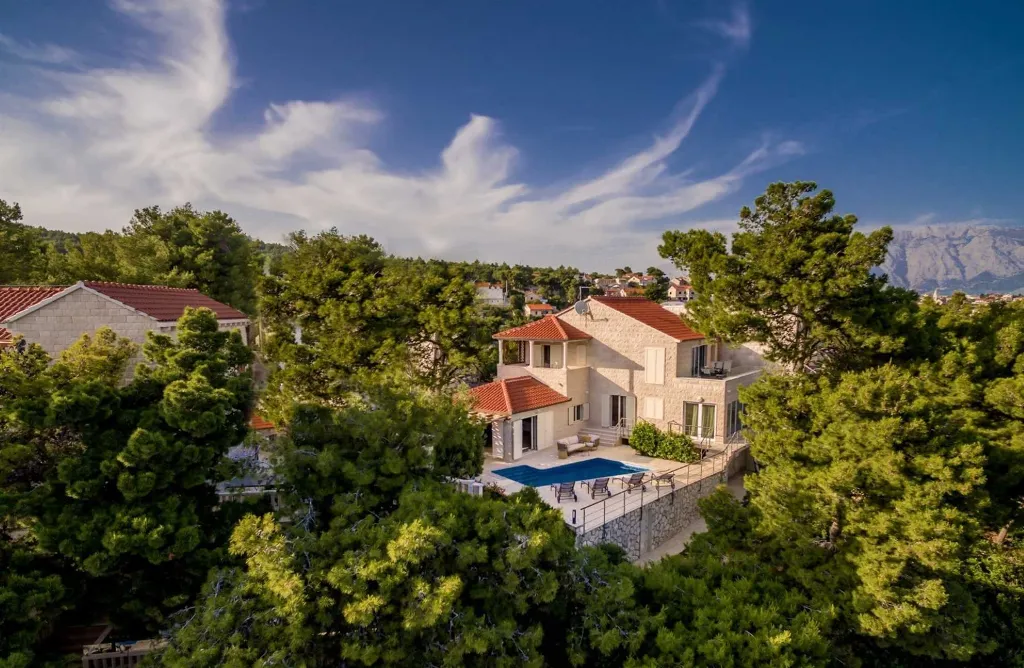 Selca Villa with Outdoor Pool and 7 En-Suite Rooms