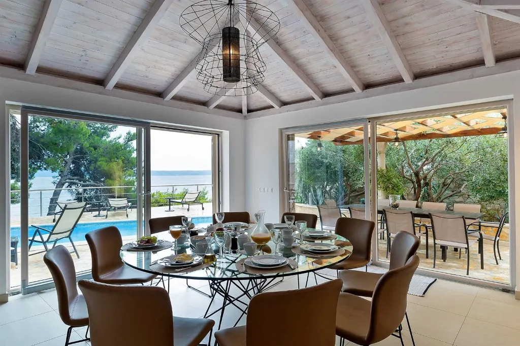 Selca Villa with Outdoor Pool and 7 En-Suite Rooms