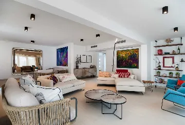 Selca Villa with Outdoor Pool and 7 En-Suite Rooms