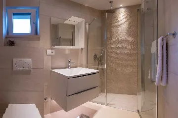 Selca Villa with Outdoor Pool and 7 En-Suite Rooms