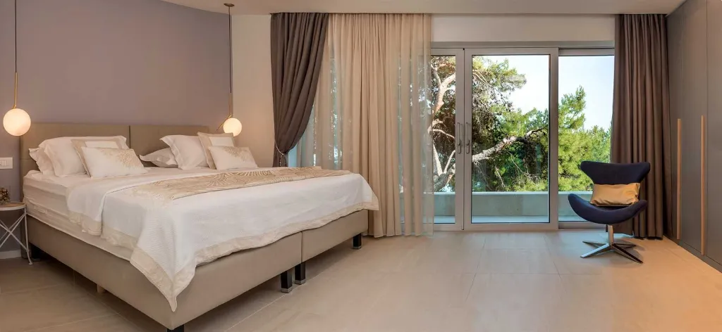 Selca Villa with Outdoor Pool and 7 En-Suite Rooms