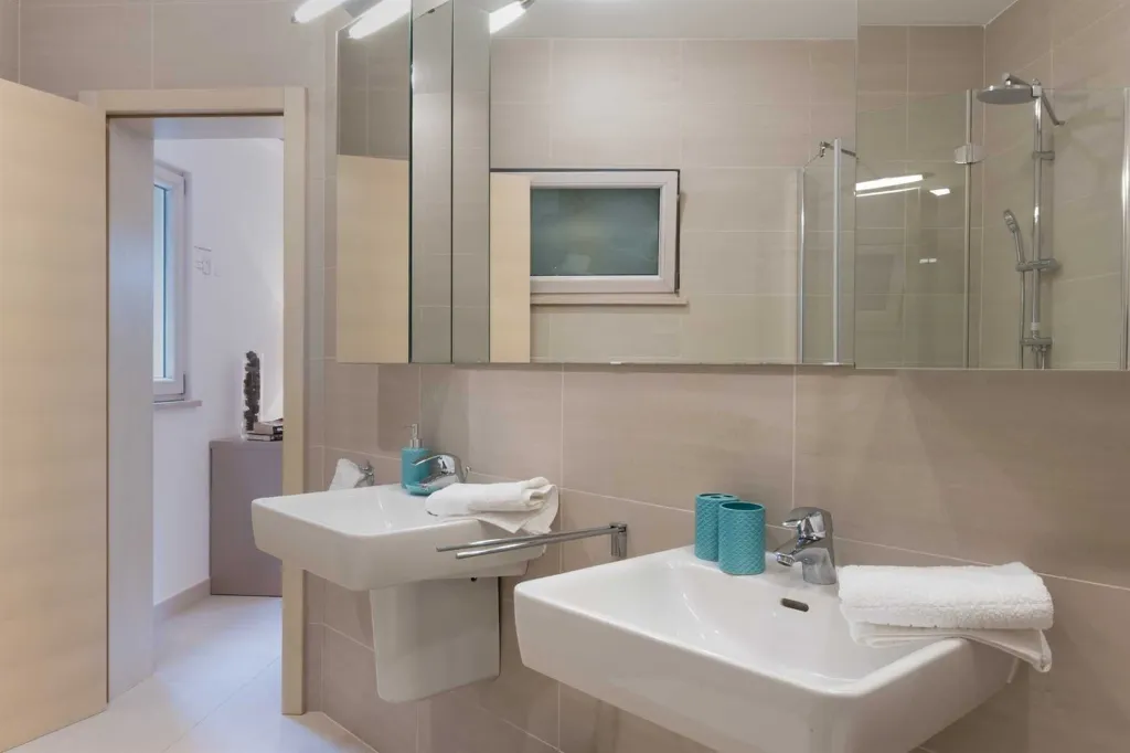 Selca Villa with Outdoor Pool and 7 En-Suite Rooms