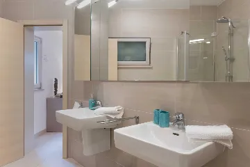 Selca Villa with Outdoor Pool and 7 En-Suite Rooms