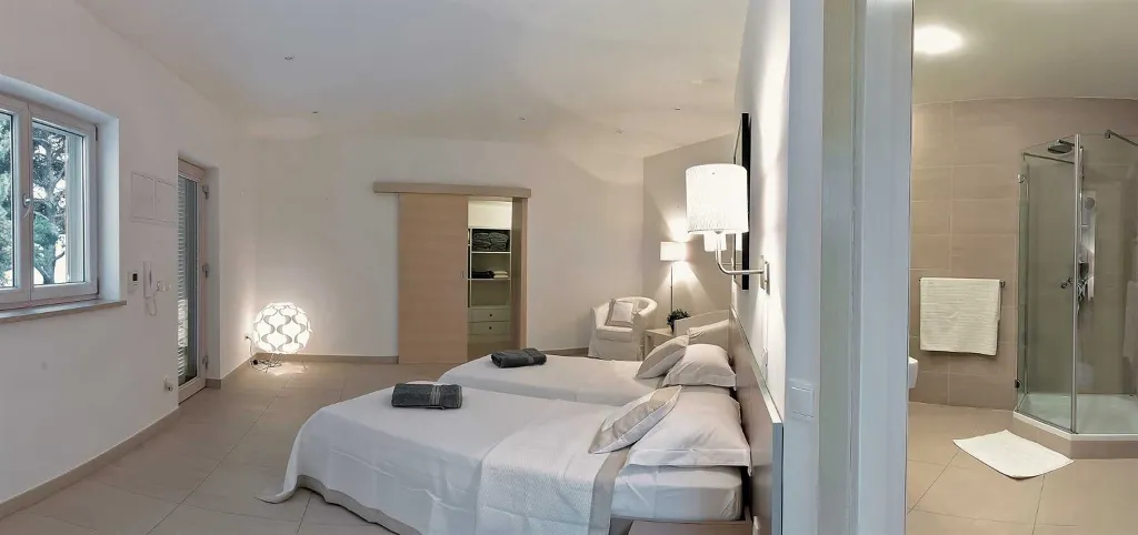 Selca Villa with Outdoor Pool and 7 En-Suite Rooms