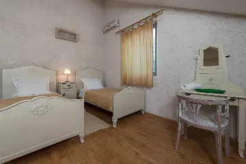 4-Bedroom Villa in Bol for Up to 10 Guests