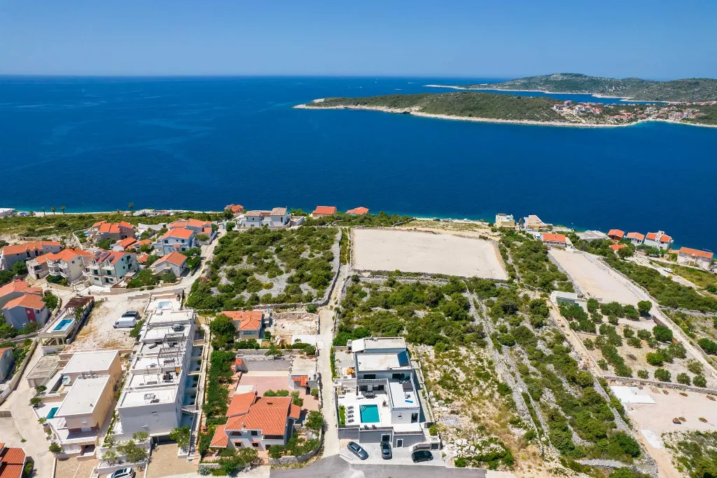 Sevid 3-Bedroom Villa with Private Heated Pool
