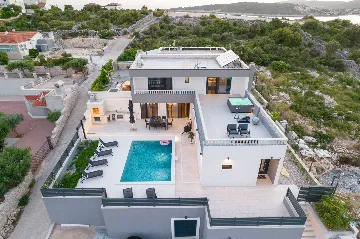 Sevid 3-Bedroom Villa with Private Heated Pool